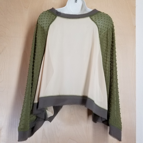 Doe & Rae Butterfly sleeve top - Picture 2 of 8